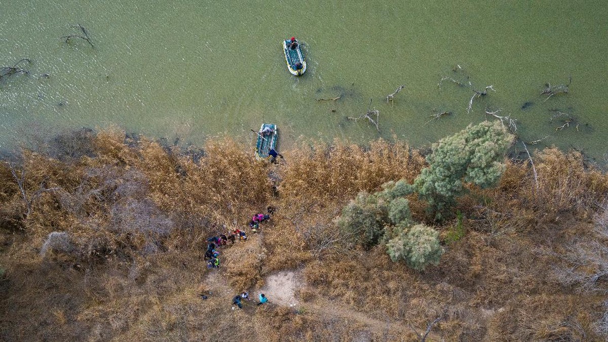 FOTO: 100 Ribu Imigran Gelap Ditangkap di Era Biden