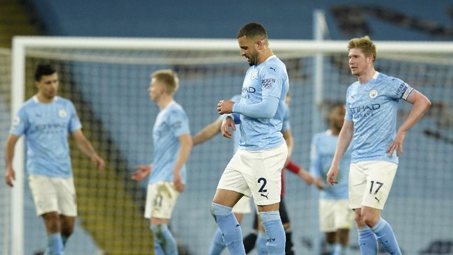 Manchester City gagal juara Liga Inggris pekan ini setelah duel Manchester United vs Liverpool pada Minggu (2/5) batal digelar.
