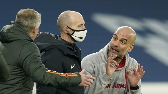 Pep Guardiola untuk kali pertama merespons keputusan Cristiano Ronaldo yang memilih bergabung dengan Man Utd ketimbang Man City.