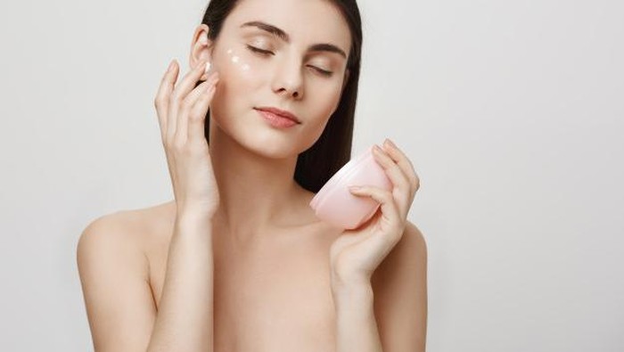 Mengenal Metode Patch Test, Langkah Awal Mengecek Kecocokan Skincare Mengenal Metode Patch Test, Langkah Awal Mengecek Kecocokan Skincare