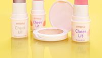 Pipi Merah Merona Dan Glowing, Emina Luncurkan Cheek Lit Blush Stick