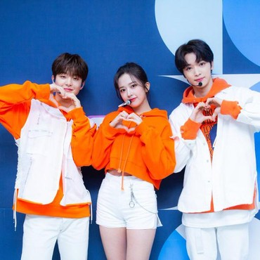Potret Penampilan Pertama Jihoon, Yujin dan Sungchan di Inkigayo
