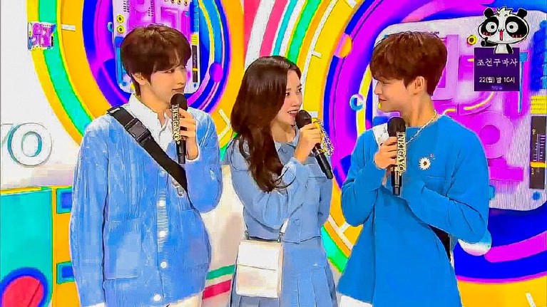 Potret Penampilan Pertama MC Inkigayo Jihoon, Yujin dan Sungchan Berikut potret penampilan pertama program musik mingguan produksi sbs Inkigayo dengan MC baru yaitu Jihoon Treasure, Yujin Iz*One dan Sungchan NCT
