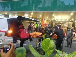 Pria Tewas Terjatuh di Tunjungan Plaza dan Dugaan Bunuh Diri