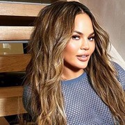 Rahasia Skincare Routine Chrissy Teigen untuk Tampil Glowing