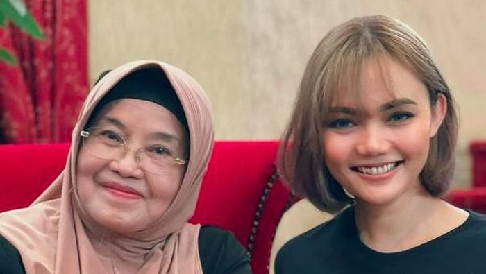 Rina Nose dan Siti Fadilah