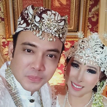 Sandy Tumiwa dan Henny Mona Nikah Siri