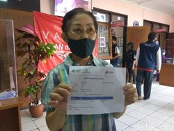 Lansia di Kota Cimahi Mulai Jalani Vaksinasi COVID-19