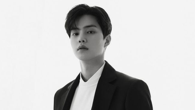 Aktor Korea Selatan Song Kang terkejut saat melihat jumlah follower Instagramnya bertambah hingga 25 kali lipat setelah bergabung dengan serial Love Alarm.