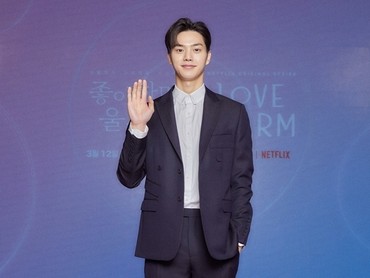 img-title Jadi Sad Boy di 'Love Alarm 2', Song Kang Akui Lebih Banyak Menangis