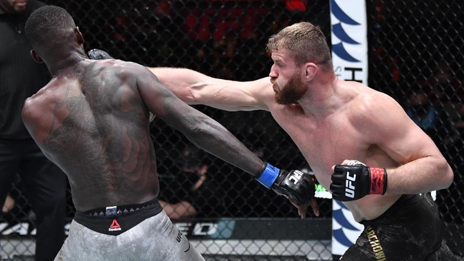 Berikut jadwal UFC 267 yang mempertemukan Jan Blachowicz dan Glover Teixeira di Etihad Arena, Abu Dhabi, Uni Emirat Arab.