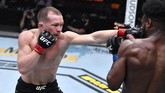FOTO: UFC 259 Jadi Bencana Israel Adesanya UFC 259 menjadi ajang bencana bagi Israel Adesanya yang kalah dari Jan Blachowicz dalam perebutan gelar light heavyweight.
