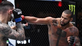 Hasil UFC Vegas 38: Santos Kalahkan Walker