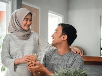 7 Ciri-ciri Suami Sangat Mencintai Istri, Bunda Wajib Paham