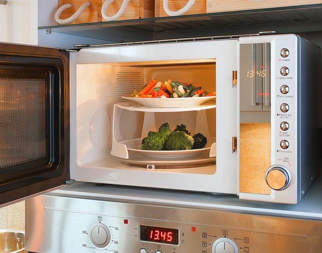 7 Fungsi Microwave Selain Memanaskan Makanan, Bisa Kupas Bawang - Halaman 2