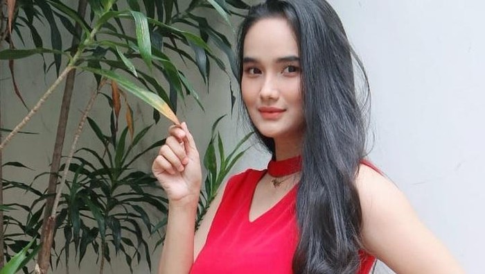 8 Potret Cantik Faby Marcelia, Mama Muda yang Genap 26 Tahun 8 Potret Cantik Faby Marcelia, Mama Muda yang Genap 26 Tahun
