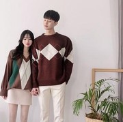 Anti Norak! Begini Trik Pakai Baju Couple dengan Pasangan