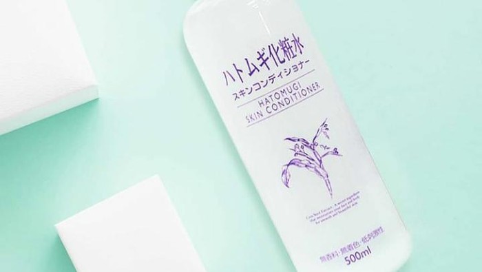 Bikin Wajah Jadi Glowing, Jangan Lewatkan 4 Toner Jepang Ini Ladies!