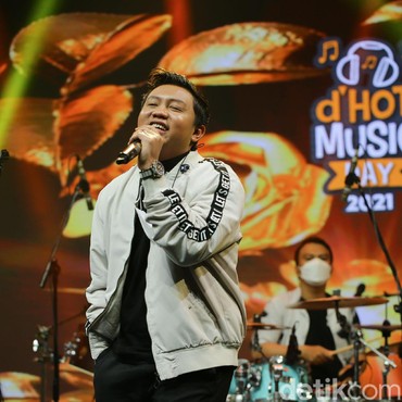 Lirik Lagu Satru - Denny Caknan feat Happy Asmara