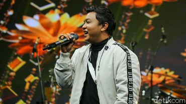 img-title Lirik Lagu 'Klebus' Denny Caknan, Lengkap dengan Terjemahan & Makna