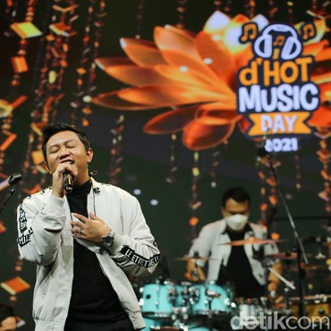 Lirik Lagu Terjemahan Jajalen Aku - Denny Caknan