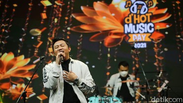img-title Lirik Lagu Terjemahan Jajalen Aku - Denny Caknan