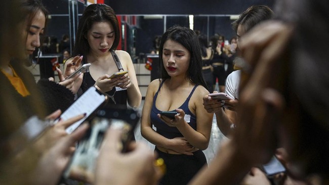Vietnam menerbitkan pedoman nasional yang mengatur kode etik berperilaku di media sosial yang salah satunya harus menampilkan hal positif tentang negara.