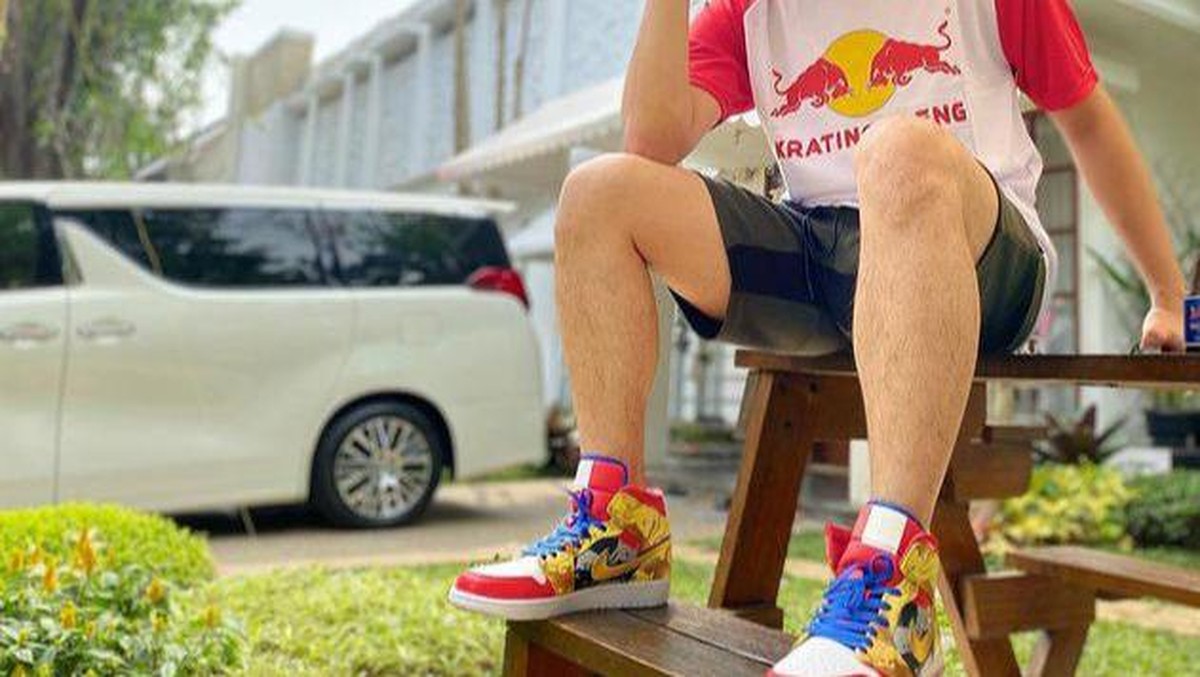 Lamborghini ringsek tabrak kijang kapsul&comma; berikut koleksi mobil mewah Raffi Ahmad