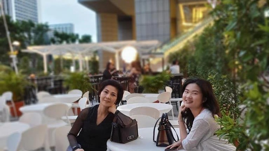Momen Meilia Lau, Ibunda Felicia saat Makan Bersama Keluarga
