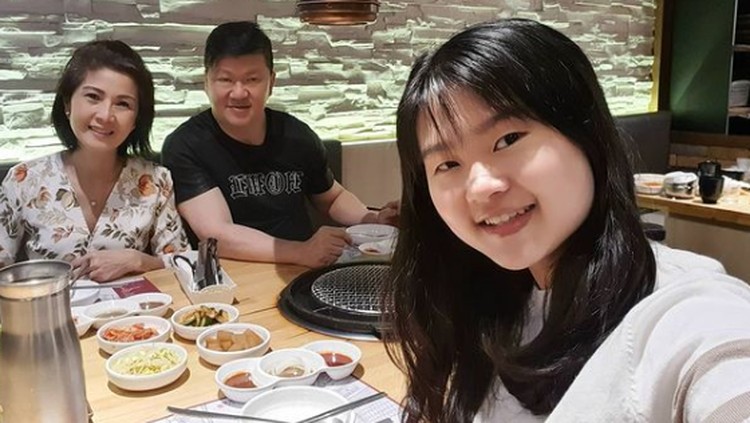 Meilia Lau Momen Meilia Lau, Ibunda Felicia saat Makan Bersama Keluarga