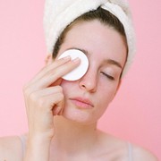 Gak Cuma Buat Bersihkan Makeup, Ini 5 Manfaat Kapas Kecantikan!