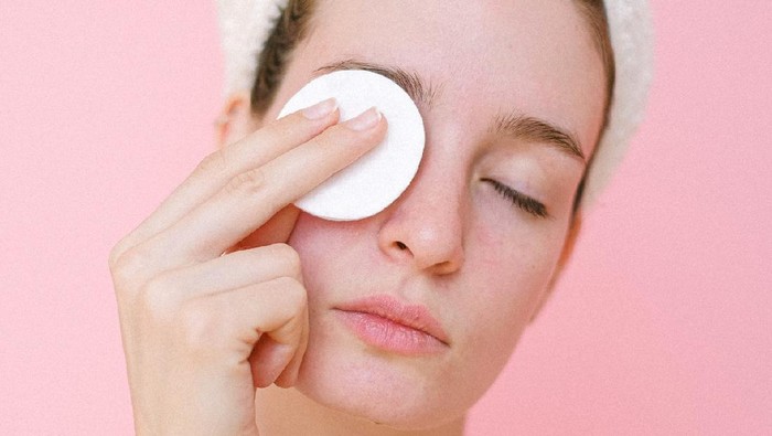 Gak Cuma Buat Bersihkan Makeup, Ini 5 Manfaat Kapas Kecantikan!