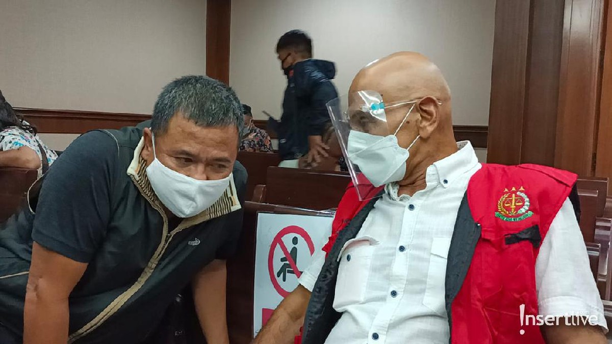 Mark Sungkar kembali menjalani persidangan atas kasus korupsi&comma; berikut penampakan Mark Sungkar menghadiri sidang hari ini