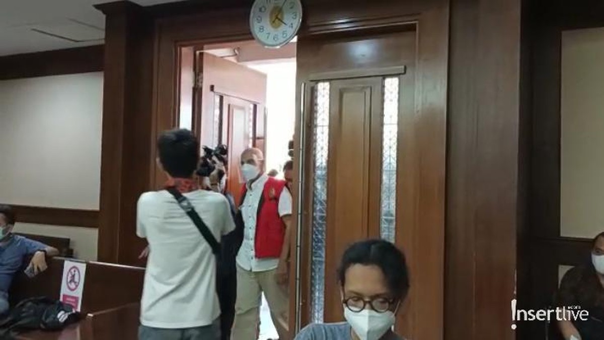 Mark Sungkar kembali menjalani persidangan atas kasus korupsi&comma; berikut penampakan Mark Sungkar menghadiri sidang hari ini