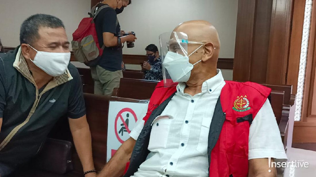 Mark Sungkar kembali menjalani persidangan atas kasus korupsi&comma; berikut penampakan Mark Sungkar menghadiri sidang hari ini