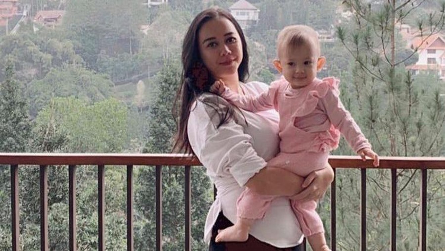 Aura Kasih dengan status barunya sebagai single parent, berikut potret kebersamaan Aura dengan anak nya