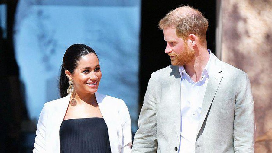 Kabar bahagia datang dari pasangan Pangeran Harry dan Meghan Markle yang tengah hamil anak kedua. Berikut foto-foto mereka