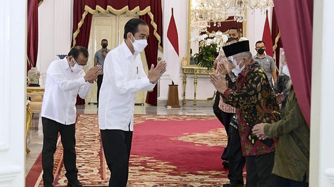 Ngabalin menilai pertemuan Jokowi dengan Amien Rais bukti bahwa Jokowi merangkul semua kalangan. Kata dia, Jokowi tak pernah memusuhi Amien Rais.