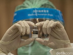 SMRC: 71% Pemilih Jokowi di 2019 Mau Divaksin COVID, Pro-Prabowo Cuma 46%