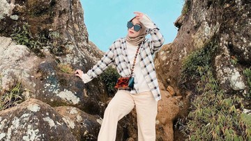 RIRIE FAIRUS MOHON HENTIKAN HUJATAN