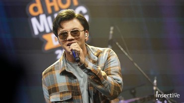 img-title Rizky Febian Ungkap Dapat Mimpi Lina Jubaedah Minta Tolong