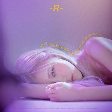 Debut Solo, Rose BLACKPINK Rilis MV 'On The Ground' & Album 'R' Hari Ini