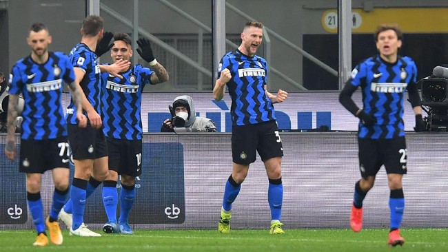 Inter Milan hanya membutuhkan lima kemenangan lagi guna memastikan gelar juara Liga Italia musim ini.