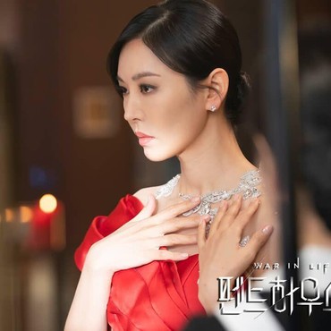 The Penthouse 2 Eps. 5, Seo Jin Diancam Seok Kyung dengan Rahasia Besar