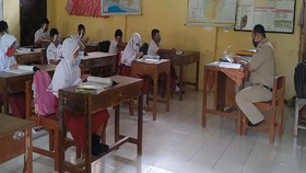 VIDEO: Hore Bisa Belajar Di Sekolah Lagi. 1 Kelas 15 Murid