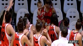 VIDEO: Unik, Pemain Basket Beri ASI Saat Istirahat