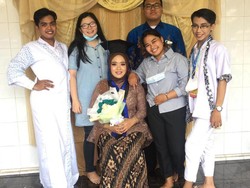 Viral Bikin Senyum, Wisuda Rasa Pernikahan, Ada Sungkem Orangtua