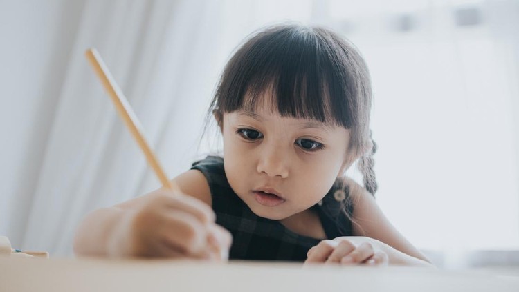 Doing homework with innocence baby girls