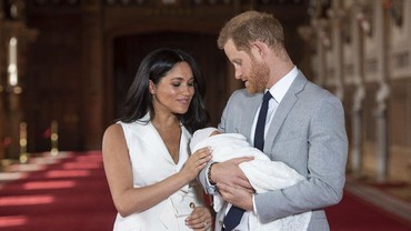 img-title Putri Charlotte Jadi Bocah Terkaya, Berapa Kekayaan Anak Meghan-Harry?