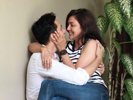 Potret Mesra Donna Agnesia & Darius Sinathrya Sukses Bikin Netizen Cemburu